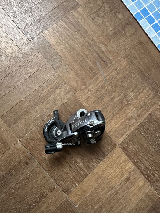 Desviador traseiro + manete direita SRAM Force 10v