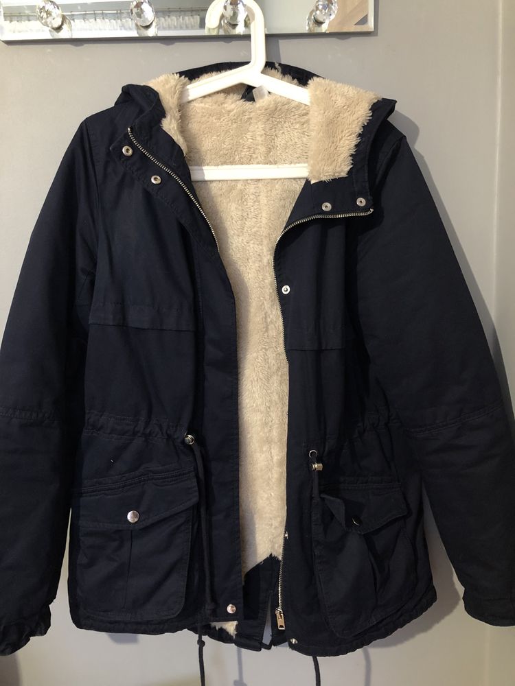 Granatowa kurtka parka ocieplana misiem H&M