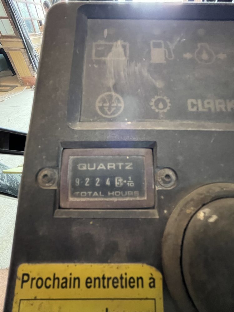 Empilhador Clark 1500kg Gás