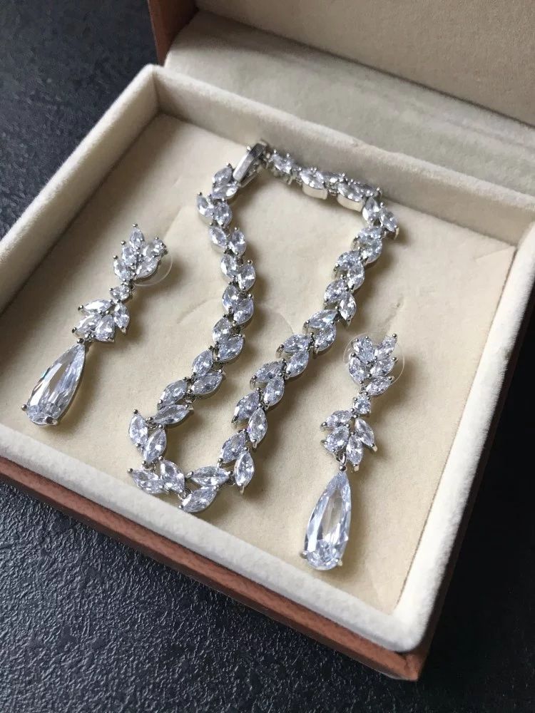 Nowy srebrny komplet biżuterii ślubnej wieczorowej
