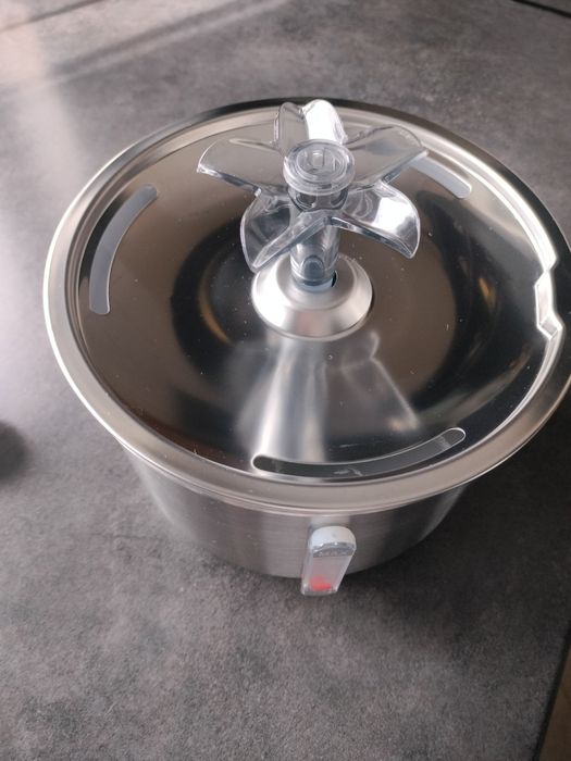 Fontanna dla psów kotów do picia wody poidło dozownik 2000ml miska