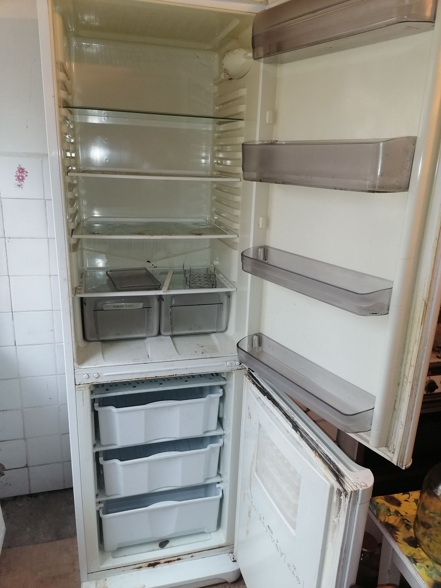 Холодильник ariston 2 м висота робочий