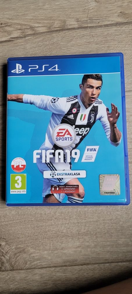 Gra FIFA 19 na PS4