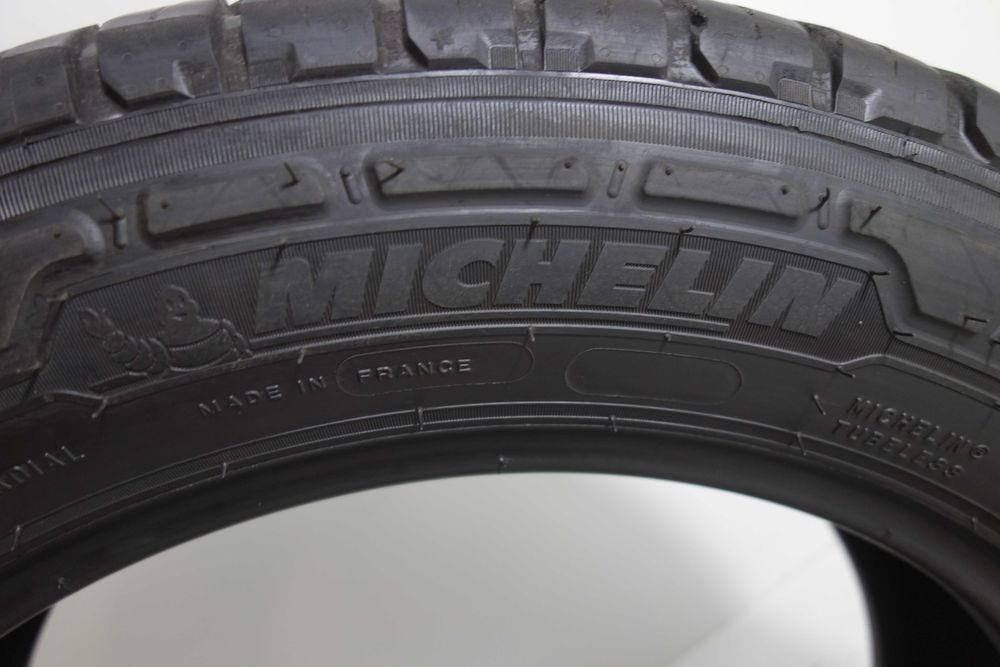 Opony całoroczne 215/60/17C - MICHELIN Agilis Cross Climate