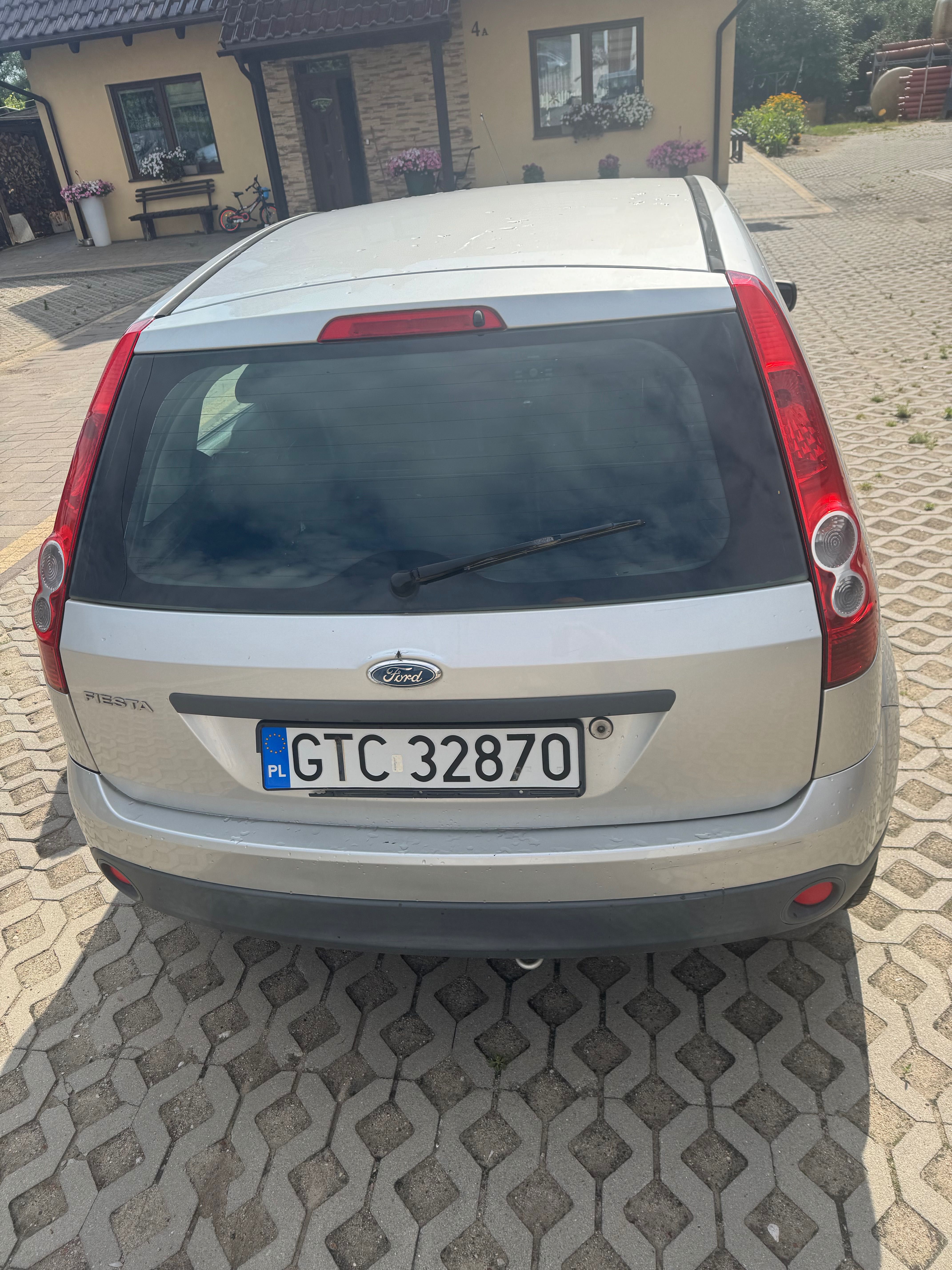 Ford fiesta 2008 z klimatyzacja mały przebieg