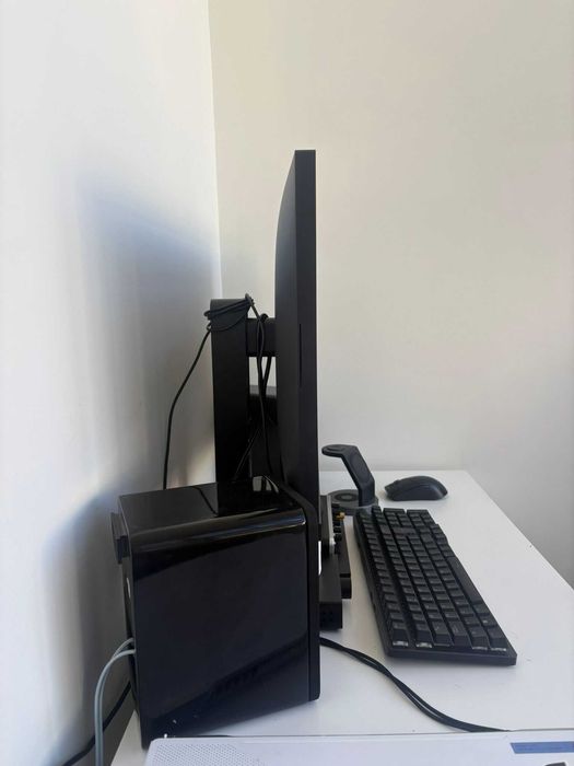 Monitor Omen 27" IPS / 4K e 144Hz / USB-C