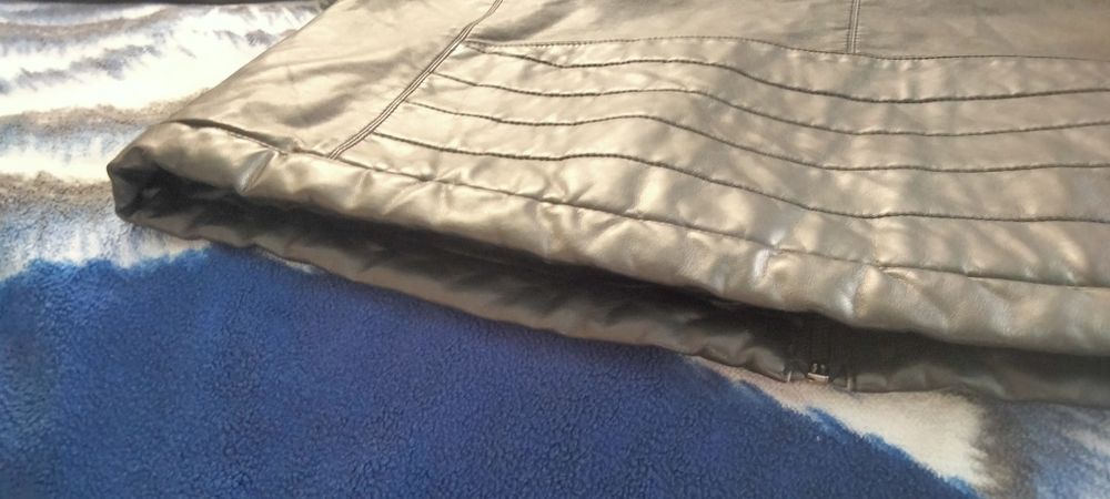 Курточка кожзам байкерская практически новая