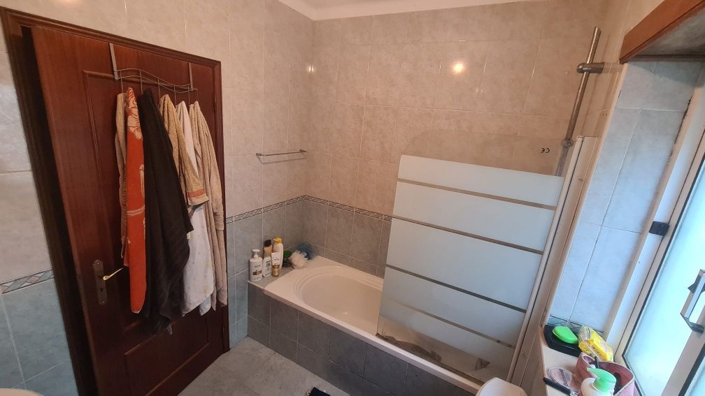 Apartamento T3 situado na Aveleira
