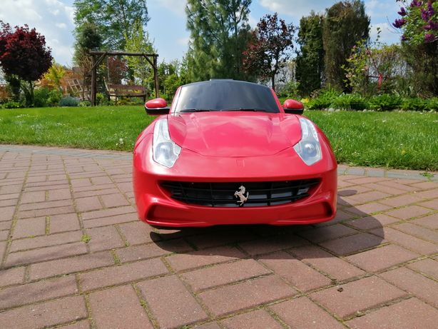 Ferrari FF na akumulator dla dziecka auto samochód pojazd