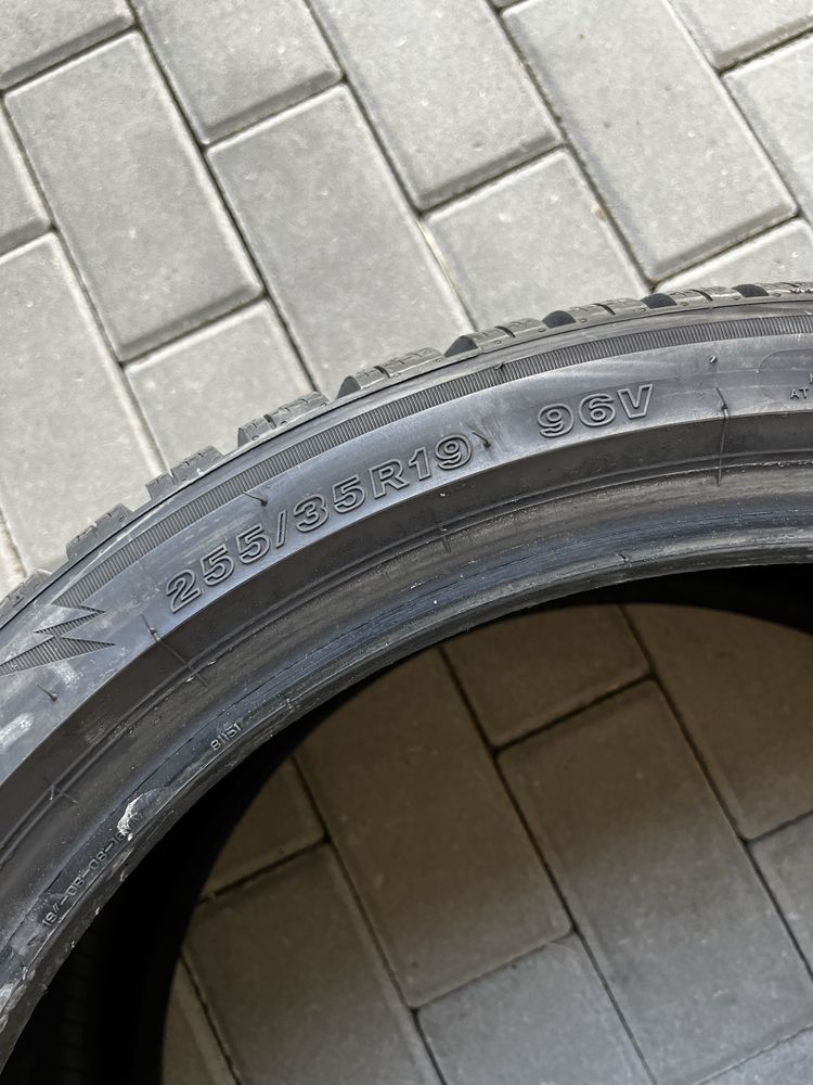 Opony zimowe Bridgestone Blizzak LM005 255x35 r19 2021r