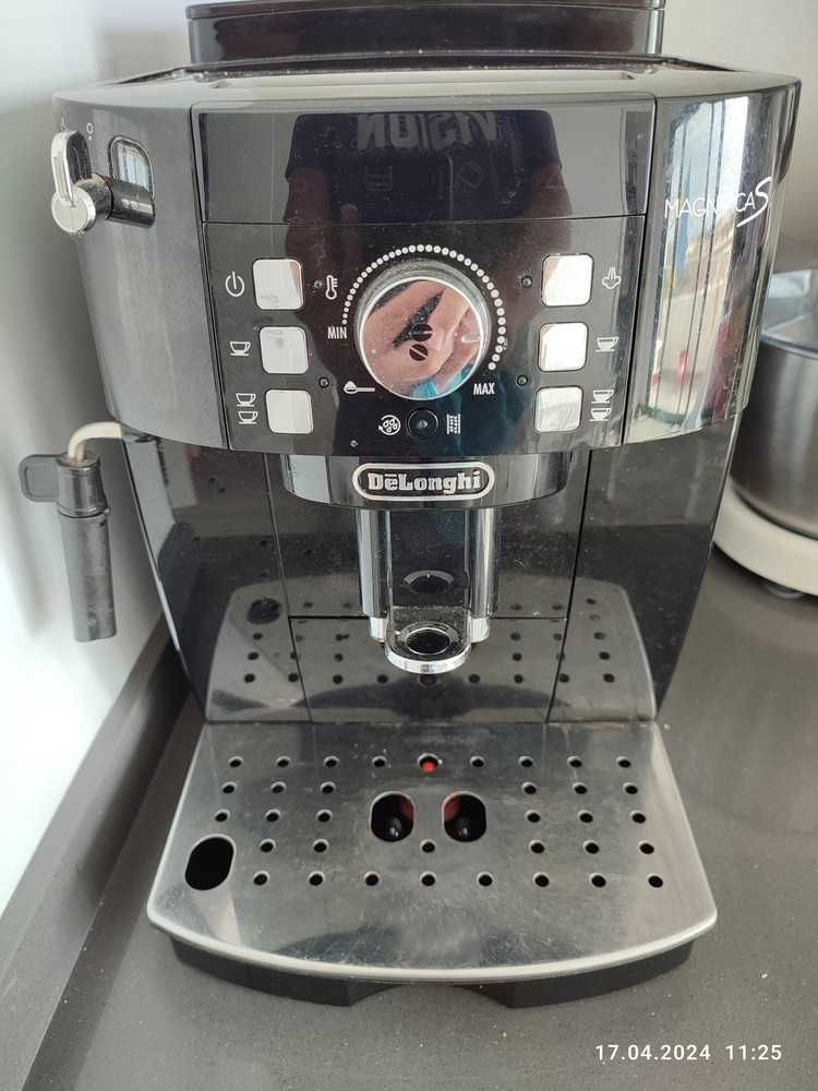 Máquina De Café Expresso Automática Delonghi Magnifica S