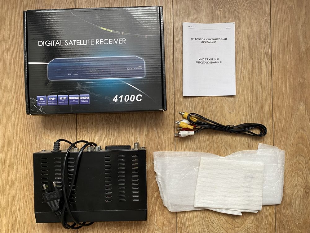 РОБОЧИЙ! Супутниковий Тюнер/Сплитер/Ресивер/Receiver Satelite 4100C