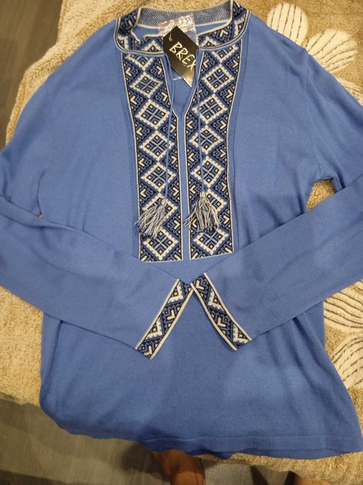 Джемпер з вишивкою