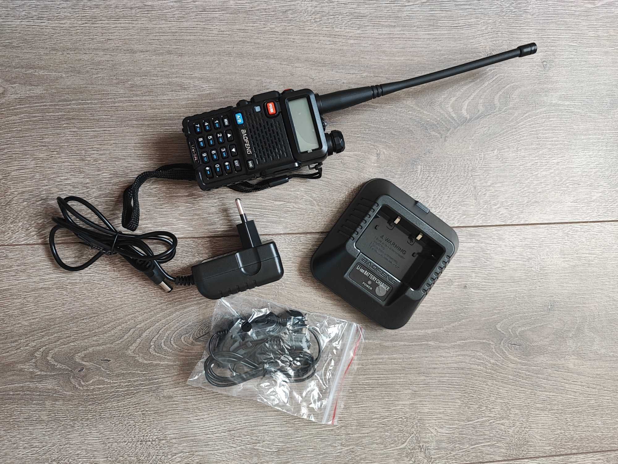Рации Baofeng UV-5R + Кабель для прошивки + Зарядка от USB