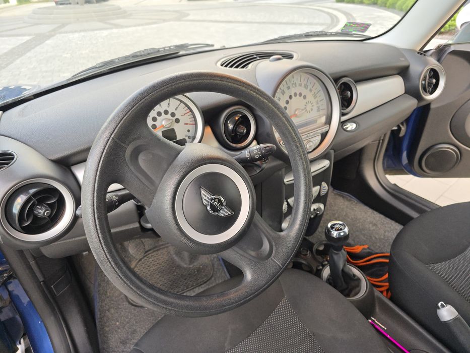 Mini Cooper dwa komplety opon, stan bardzo dobry, benzyna 1.6
