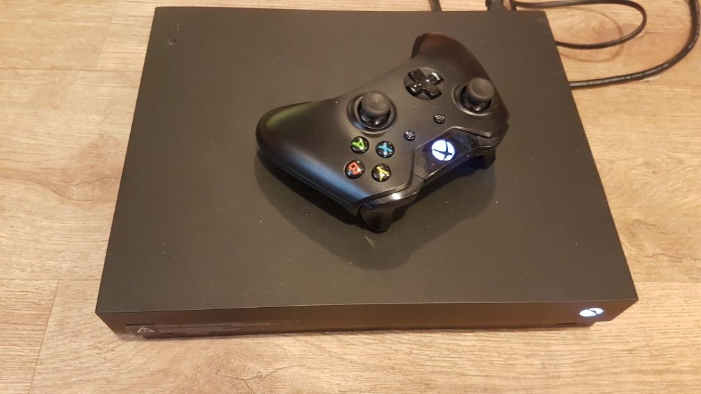 Konsola Xbox One X 1 TB Używana sprawna gwarancja z padem Kraków