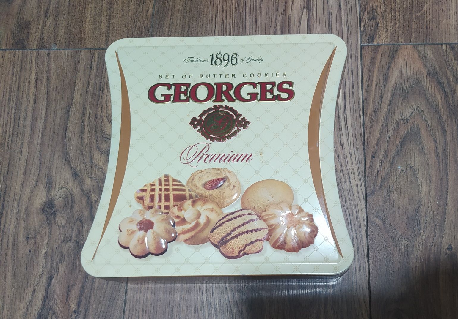 коробка железная Georges