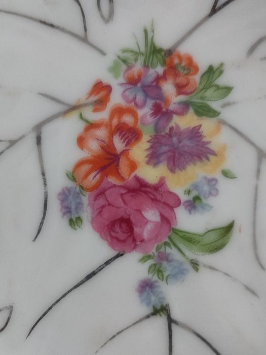 Conjunto de pratos decorativos.