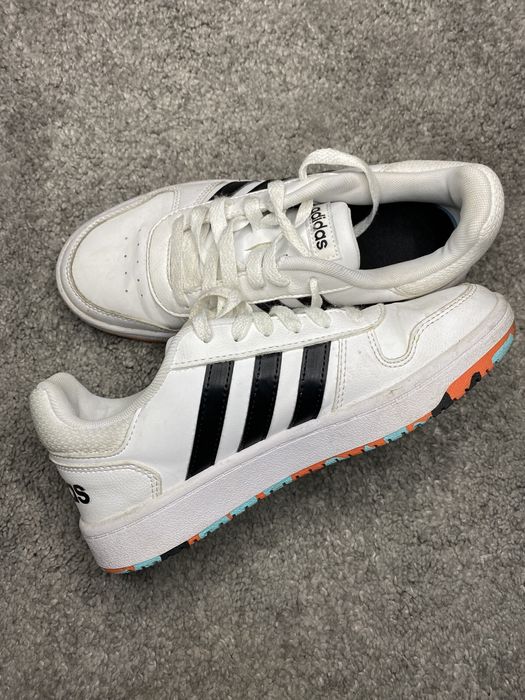 ADIDAS hoops c/ padrão colorido