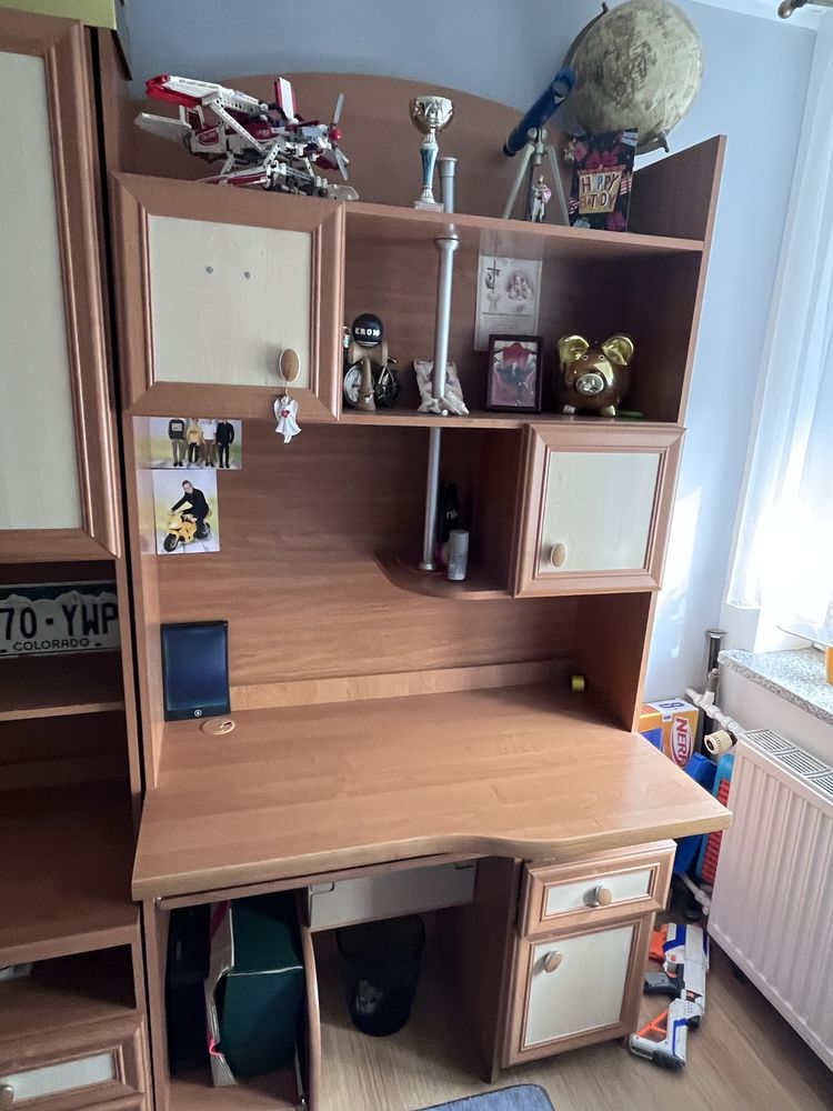 Meble z biurkiem