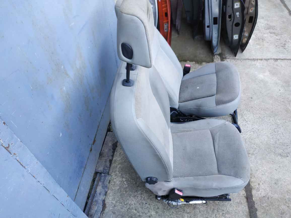 Renault (RVI) Kangoo 2 08- сидіння перед L+R DS4596 DS4596