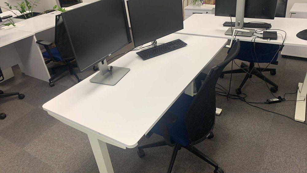 Biurko regulowane ręcznie