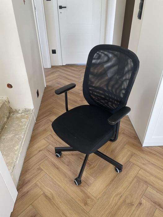 Krzesła biurowe praktycznie nowe