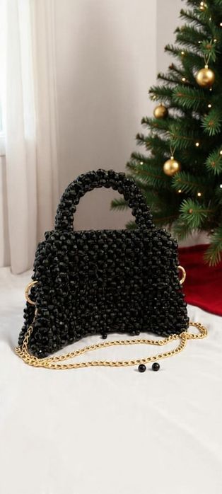 Ręcznie robiona torebka z koralików – elegancja w każdym detalu