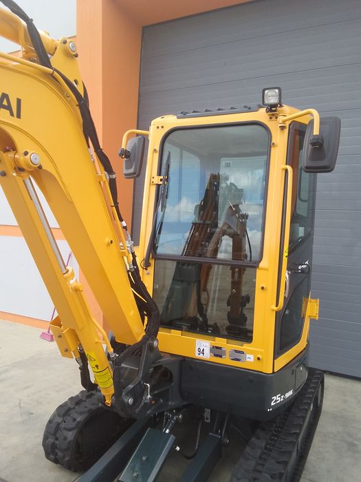 Mini giratória escavadora Hyundai 2023 Apenas 405h