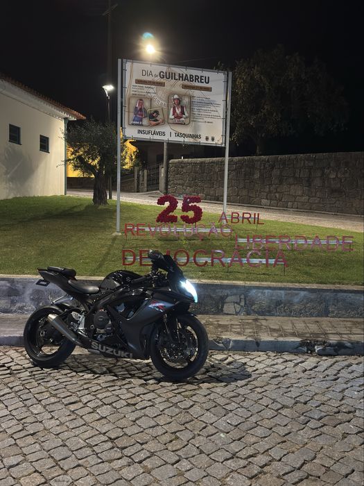 Vendo/Troco Suzuki GSXR 600 K6 92KW