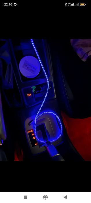 Неоновый ! USB type-c кабель для зарядки , очень эффектно смотрится ,