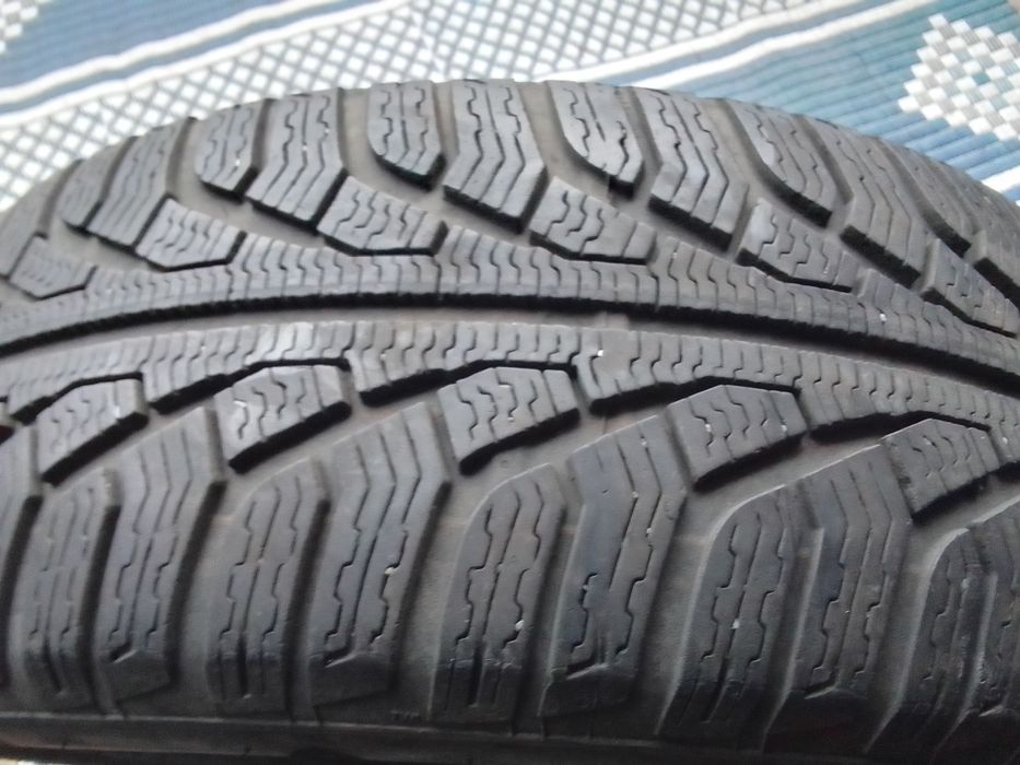 Opona zimowa 215/55r17 UNIROYAL 2020r