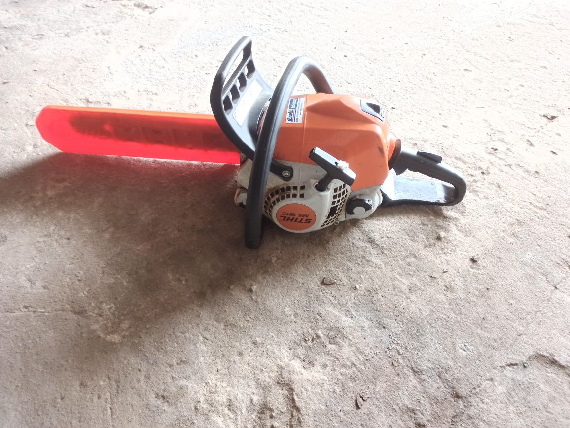 Stihl MS180C PIla spalinowa do drzewa