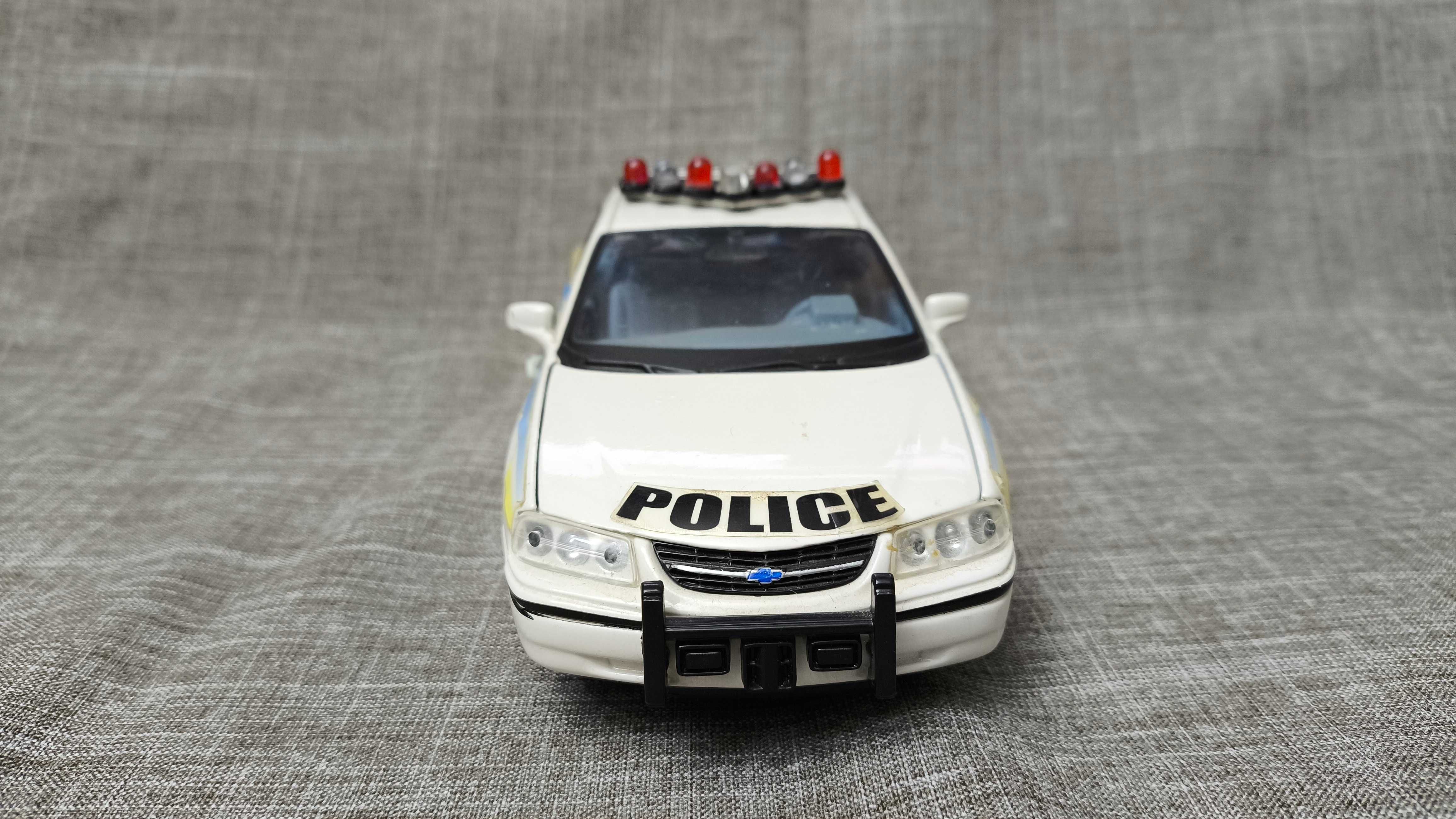 Машинка Chevrolet Impala Police 1/24 Maisto