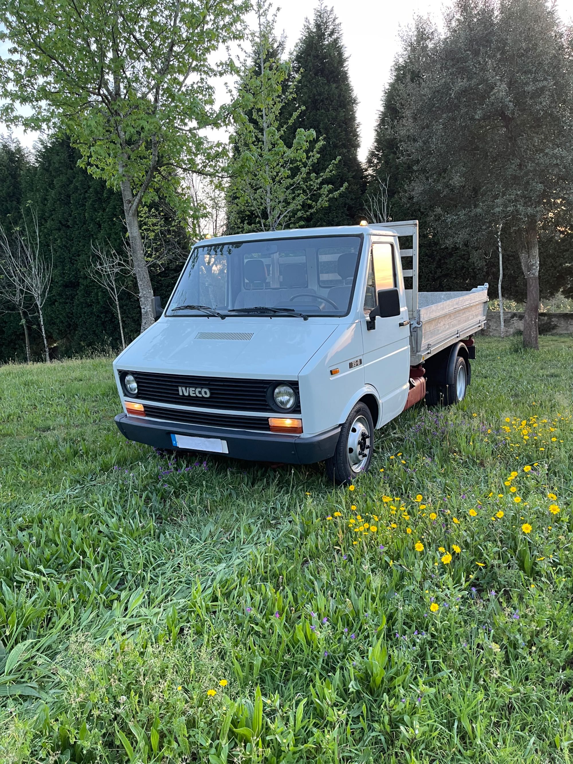 Iveco Daily tri-basculante ligeira