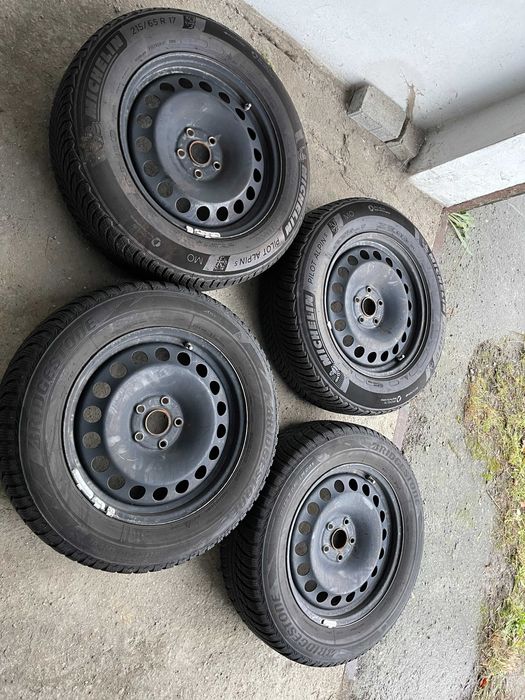 Zestaw opon 215/65 R17 + felgi stalowe
