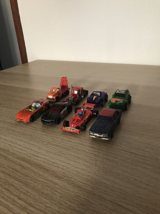 Colecao de carros (hot wheels, playart, etc..)