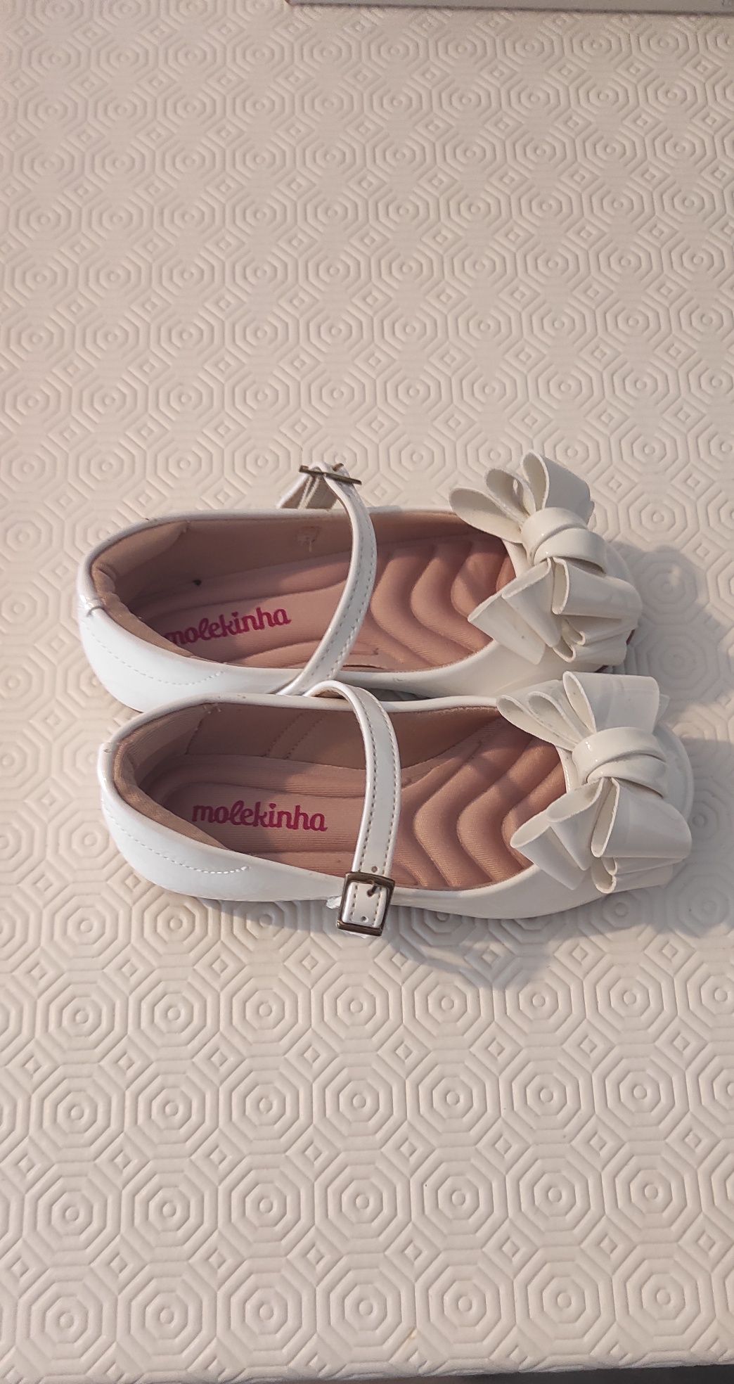 Sabrinas de verniz para menina