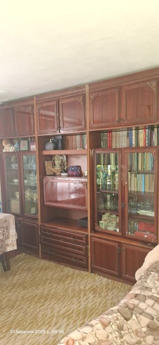 Стінка велика і вмістка.