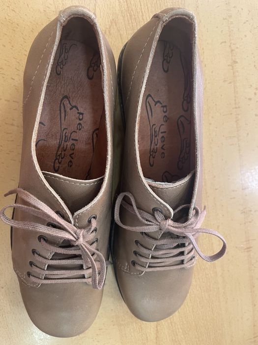 Sapatos em pele, confortáveis -Novos