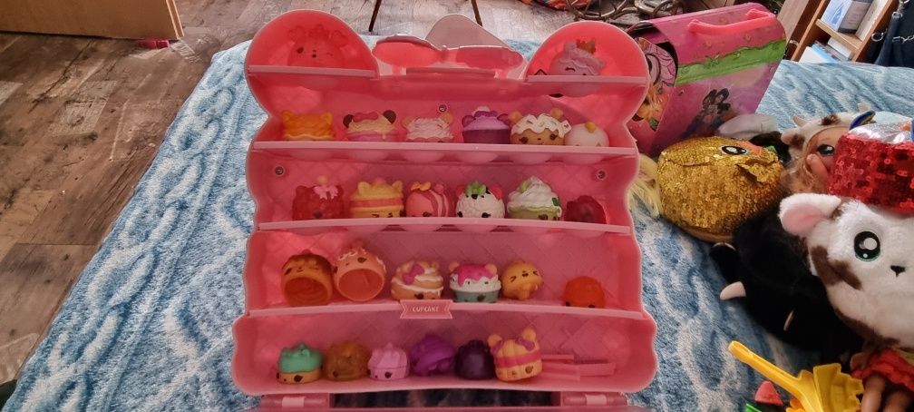 Numnoms figurki plus skrzynka