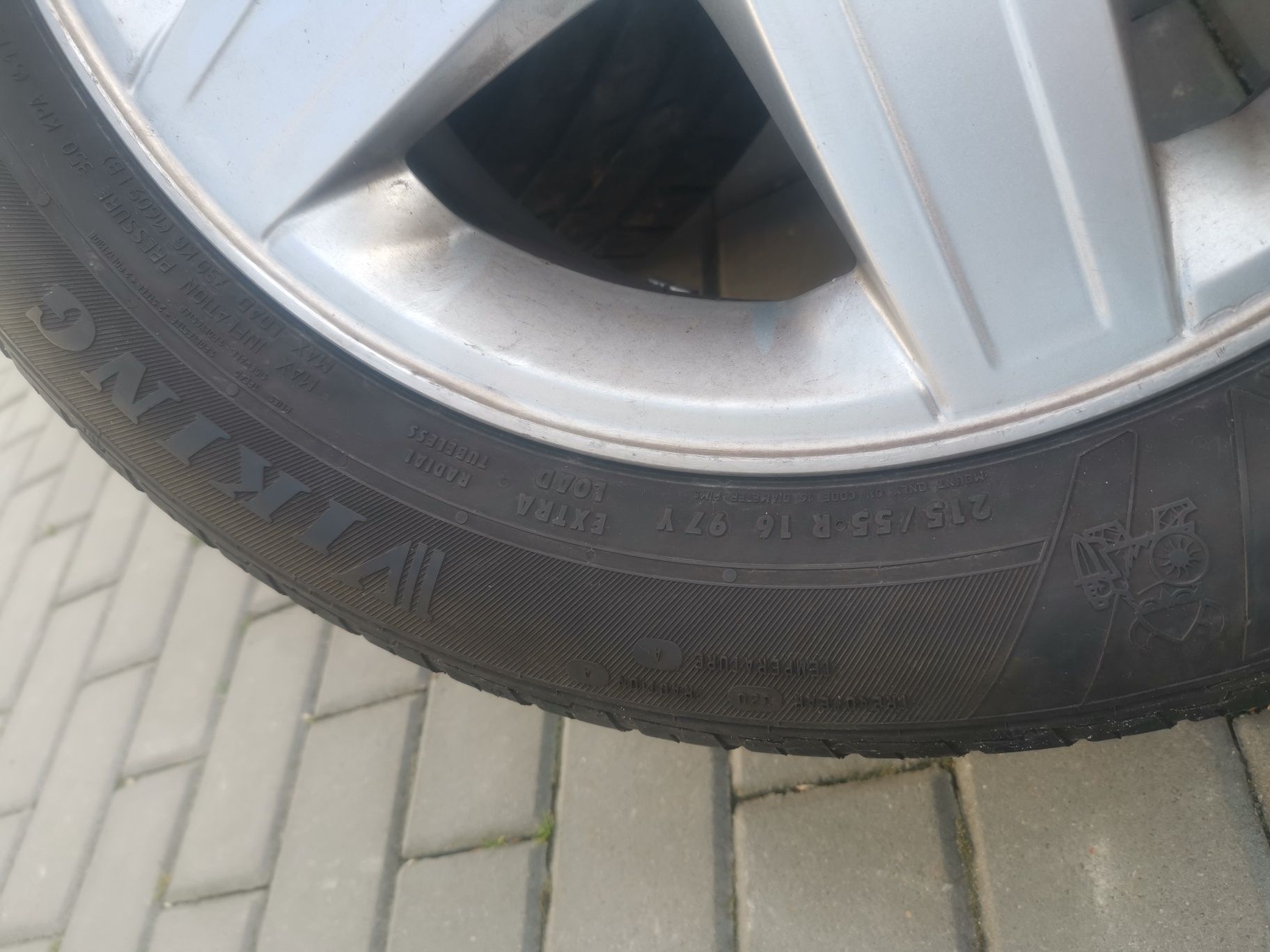 Opony letnie Wiking 215/55 r16 (bez felg)