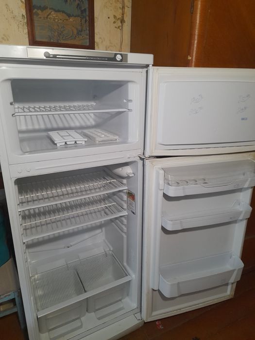 Холодильник  індезіт indesit