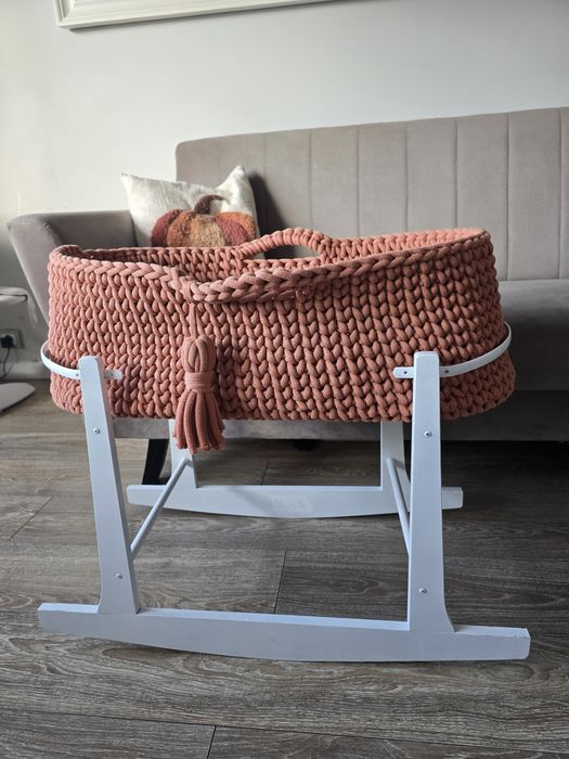 Kosz Mojżesza pleciony kołyska stojak rdzawy