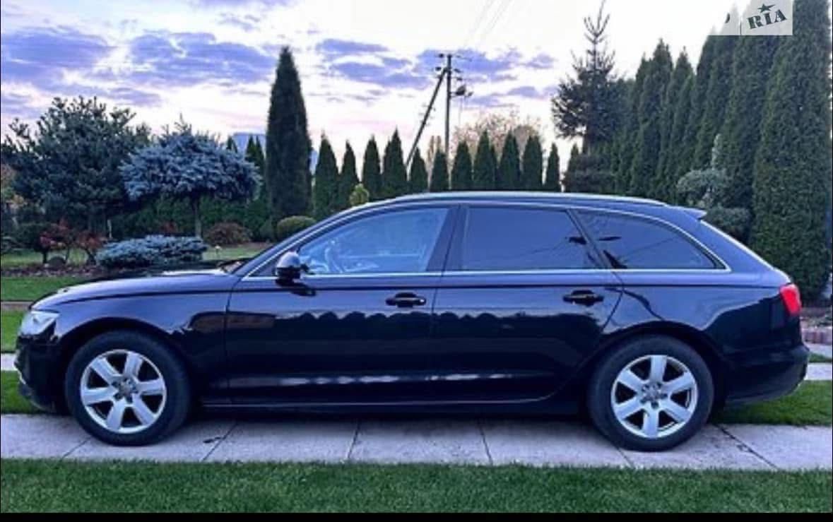 Продам Audi в чудовому стані на гарній комплектації 2013 року