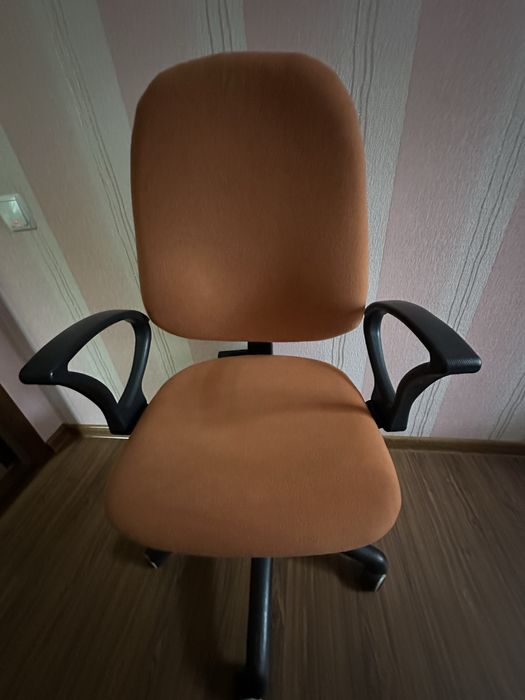 Крісло офісне на колесах, кресло, стул на колесах