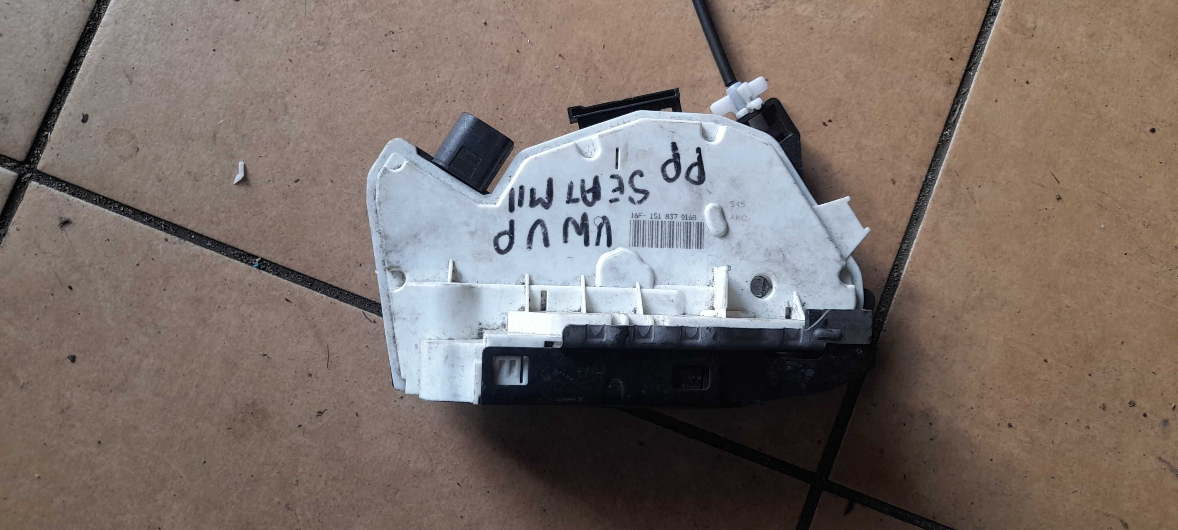 zamek drzwi prawy przód skoda vw up seat mii 1S1,837016B  6pin