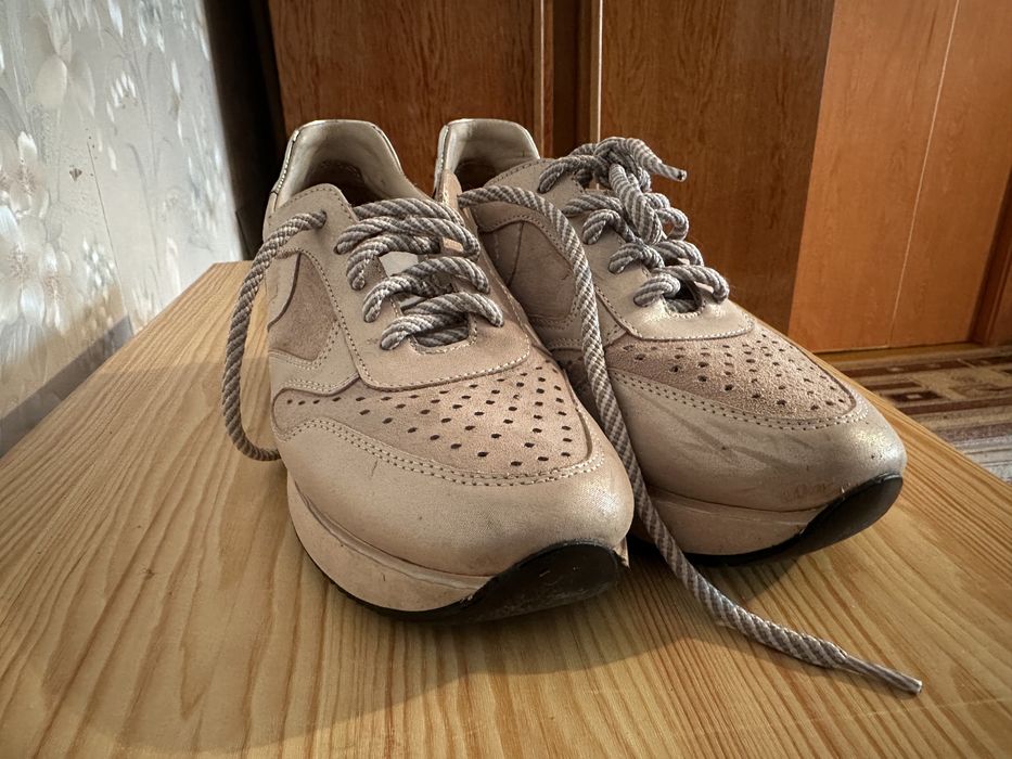 Кроссовки кожзам