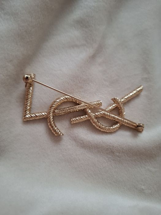 Broszka różowe złoto