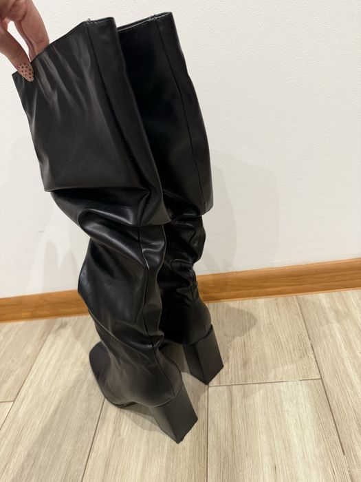 Czarne wysokie kozaki